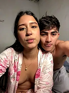 Snapshot of cristalxxx_hott chatting on October 18, 2025, 3:20 am cristalxxx hott online show from October 18, 2025, 3:20 am