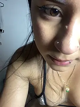 Snapshot of cristalxxx_hott chatting on October 26, 2025, 5:52 pm cristalxxx hott online show from October 26, 2025, 5:52 pm