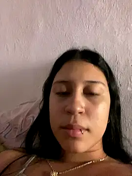 Snapshot of cristalxxx_hott chatting on November 6, 2025, 2:34 am cristalxxx hott online show from November 6, 2025, 2:34 am