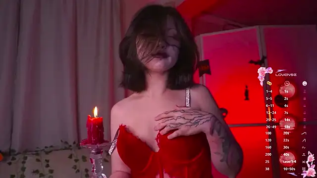 Snapshot of TainaGrebs chatting on October 31, 2025, 8:43 pm TainaGrebs online show from October 31, 2025, 8:43 pm