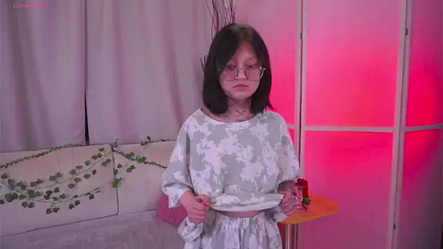 Snapshot of TainaGrebs chatting on November 2, 2025, 9:28 pm TainaGrebs online show from November 2, 2025, 9:28 pm