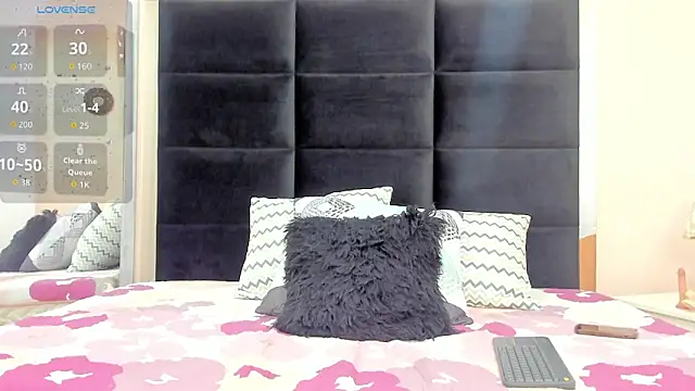 Cleo Saunders online show from October 15, 2025, 5:57 pm