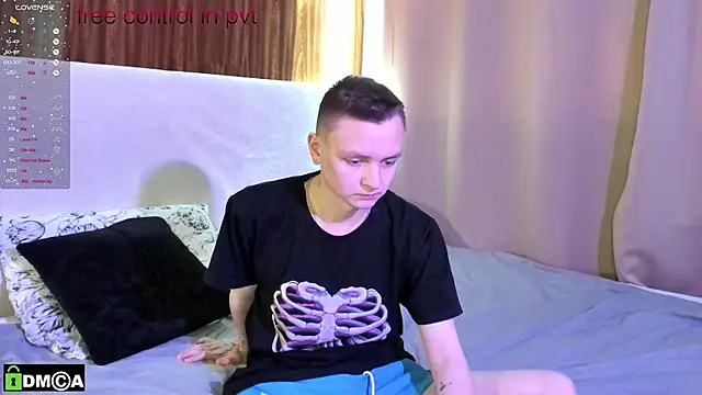 Snapshot of Logan_mett chatting on November 25, 2025, 11:43 am Logan mett online show from November 25, 2025, 11:43 am