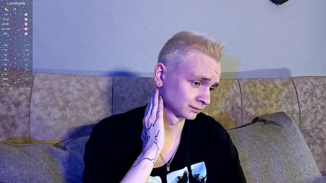 Snapshot of Logan_mett chatting on December 4, 2025, 8:12 am Logan mett online show from December 4, 2025, 8:12 am