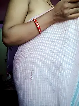 Snapshot of Juhi512 chatting on November 4, 2025, 4:11 am Juhi512 online show from November 4, 2025, 4:11 am