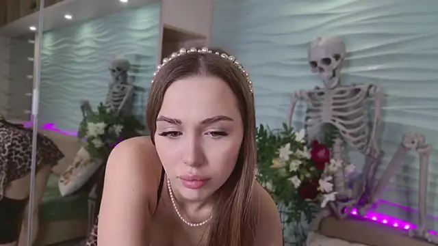 Snapshot of MiyaMeow- chatting on October 23, 2025, 8:57 am MiyaMeow- online show from October 23, 2025, 8:57 am