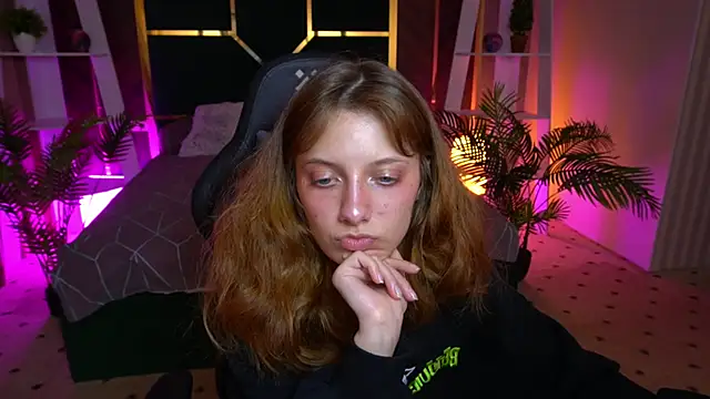 CuteeFoxy online show from November 18, 2025, 2:54 pm