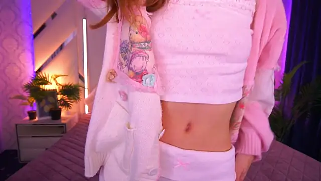 CuteeFoxy online show from December 1, 2025, 3:06 pm