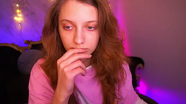 CuteeFoxy online show from February 7, 2026, 2:43 pm