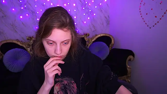 CuteeFoxy online show from March 3, 2026, 1:28 pm