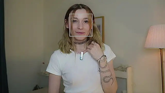 Snapshot of StarryMary chatting on October 16, 2025, 9:16 pm StarryMary online show from October 16, 2025, 9:16 pm