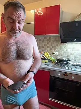 Snapshot of COBRAboySEX@xh chatting on May 19, 2026, 7:04 am COBRAboySEXxh online show from May 19, 2026, 7:04 am