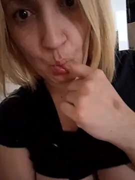 Nicolle Amor online show from October 21, 2025, 6:36 am