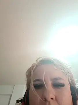 Snapshot of BelleInna chatting on October 28, 2025, 9:13 am BelleInna online show from October 28, 2025, 9:13 am