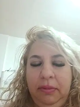 Snapshot of BelleInna chatting on October 28, 2025, 9:17 pm BelleInna online show from October 28, 2025, 9:17 pm