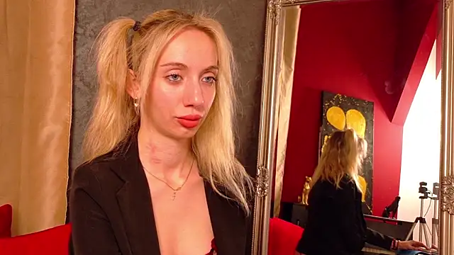 Emmilly  online show from October 20, 2025, 4:46 am