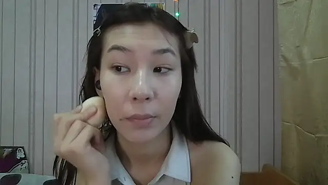 RegineBreyfogle online show from October 24, 2025, 1:51 pm