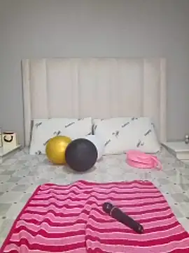 Bubbles156 online show from November 28, 2025, 8:39 am