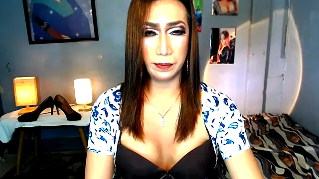 littleredbunny27 online show from March 17, 2026, 9:01 am