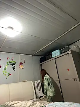 Snapshot of noe-00 chatting on October 19, 2025, 2:07 pm noe-00 online show from October 19, 2025, 2:07 pm