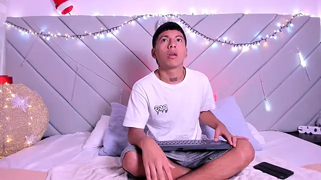 little kris1 online show from December 4, 2025, 12:36 pm