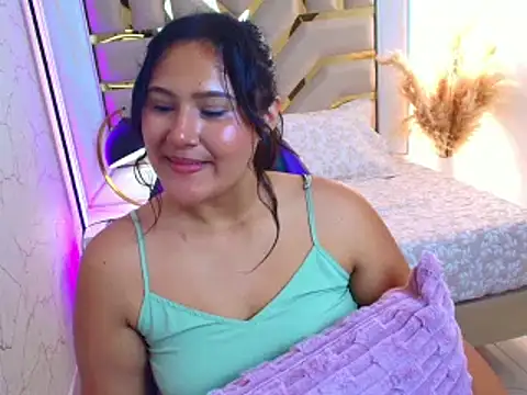 luna jonezz online show from October 21, 2025, 1:56 pm