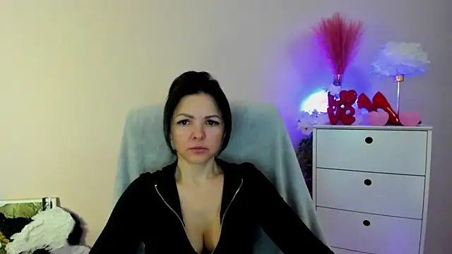 Mollybloom40 online show from March 25, 2026, 7:36 am