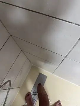 jesuislabb01 online show from April 14, 2026, 4:29 am