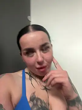 Snapshot of lucycoxxoxo chatting on May 15, 2026, 11:01 pm lucycoxxoxo online show from May 15, 2026, 11:01 pm
