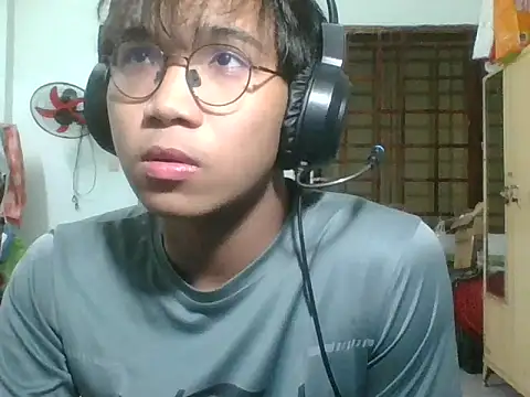 kave2033 online show from November 2, 2025, 2:52 pm