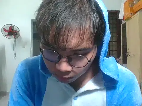 kave2033 online show from November 7, 2025, 3:34 pm