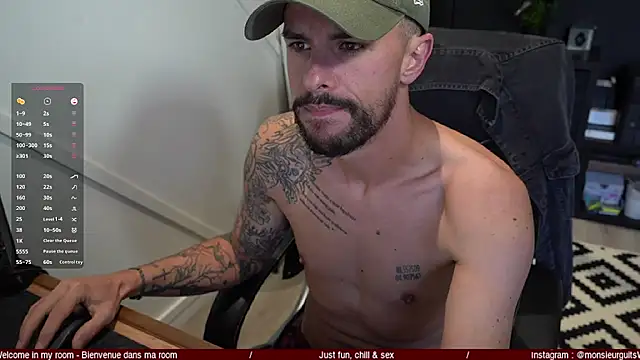 Snapshot of monsieurguitsxxx chatting on October 24, 2025, 8:00 am monsieurguitsxxx online show from October 24, 2025, 8:00 am