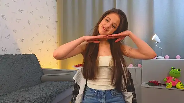 JohannaCharlon online show from October 25, 2025, 1:07 pm