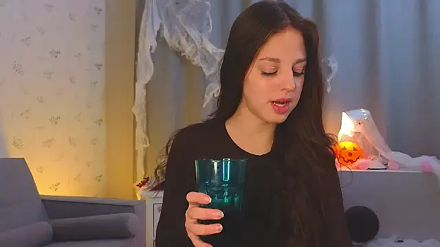 JohannaCharlon online show from November 5, 2025, 12:38 pm