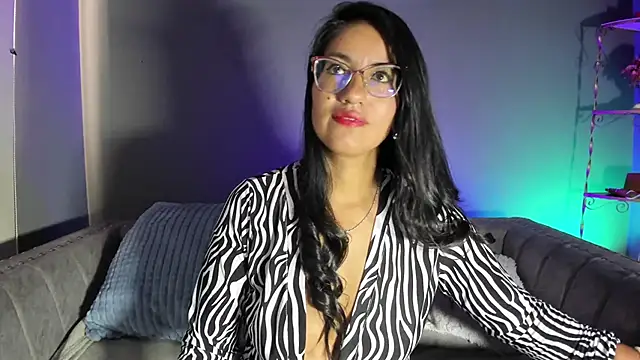 charlhot  online show from October 24, 2025, 12:45 pm