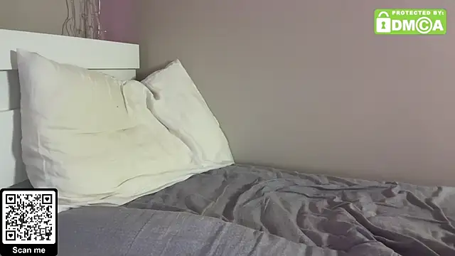 twinkbuldge online show from April 3, 2026, 6:06 pm