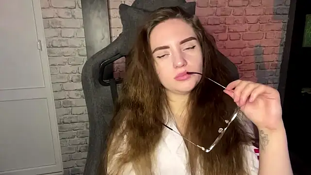 GreatMolly online show from October 24, 2025, 5:26 am