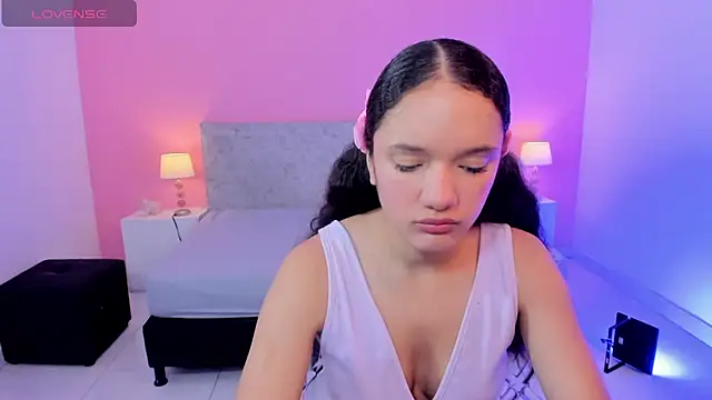 Snapshot of ZairaGlow chatting on October 24, 2025, 12:12 pm ZairaGlow online show from October 24, 2025, 12:12 pm