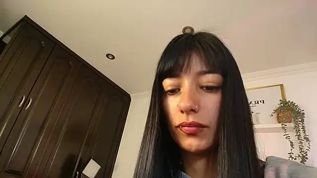 Snapshot of _TiniWild chatting on November 19, 2025, 12:49 pm TiniWild online show from November 19, 2025, 12:49 pm