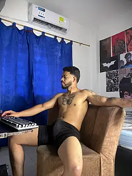 Snapshot of Kylian_Alessandro chatting on February 15, 2026, 7:54 pm Kylian Alessandro online show from February 15, 2026, 7:54 pm