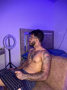 Snapshot of Kylian_Alessandro chatting on February 19, 2026, 4:19 am Kylian Alessandro online show from February 19, 2026, 4:19 am