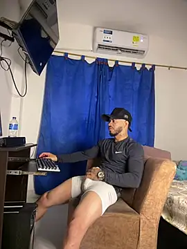 Snapshot of Kylian_Alessandro chatting on February 25, 2026, 12:15 pm Kylian Alessandro online show from February 25, 2026, 12:15 pm