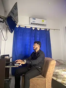 Snapshot of Kylian_Alessandro chatting on February 26, 2026, 6:40 pm Kylian Alessandro online show from February 26, 2026, 6:40 pm