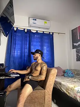 Snapshot of Kylian_Alessandro chatting on February 27, 2026, 1:00 pm Kylian Alessandro online show from February 27, 2026, 1:00 pm