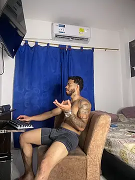 Snapshot of Kylian_Alessandro chatting on March 3, 2026, 3:12 am Kylian Alessandro online show from March 3, 2026, 3:12 am