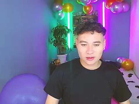 Latin boysxxxx online show from October 15, 2025, 11:49 pm