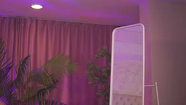 Snapshot of TiffanyBlaize chatting on November 3, 2025, 7:26 pm TiffanyBlaize online show from November 3, 2025, 7:26 pm