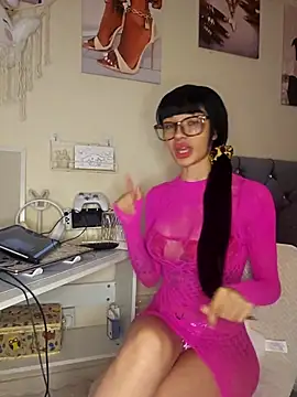 LucyMiax online show from November 28, 2025, 6:32 pm