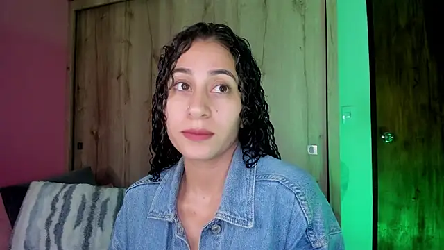 fernanda317 online show from April 1, 2026, 11:57 pm