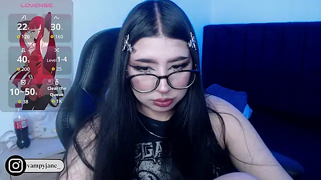 Snapshot of VamppyJane chatting on October 17, 2025, 9:39 pm VamppyJane online show from October 17, 2025, 9:39 pm